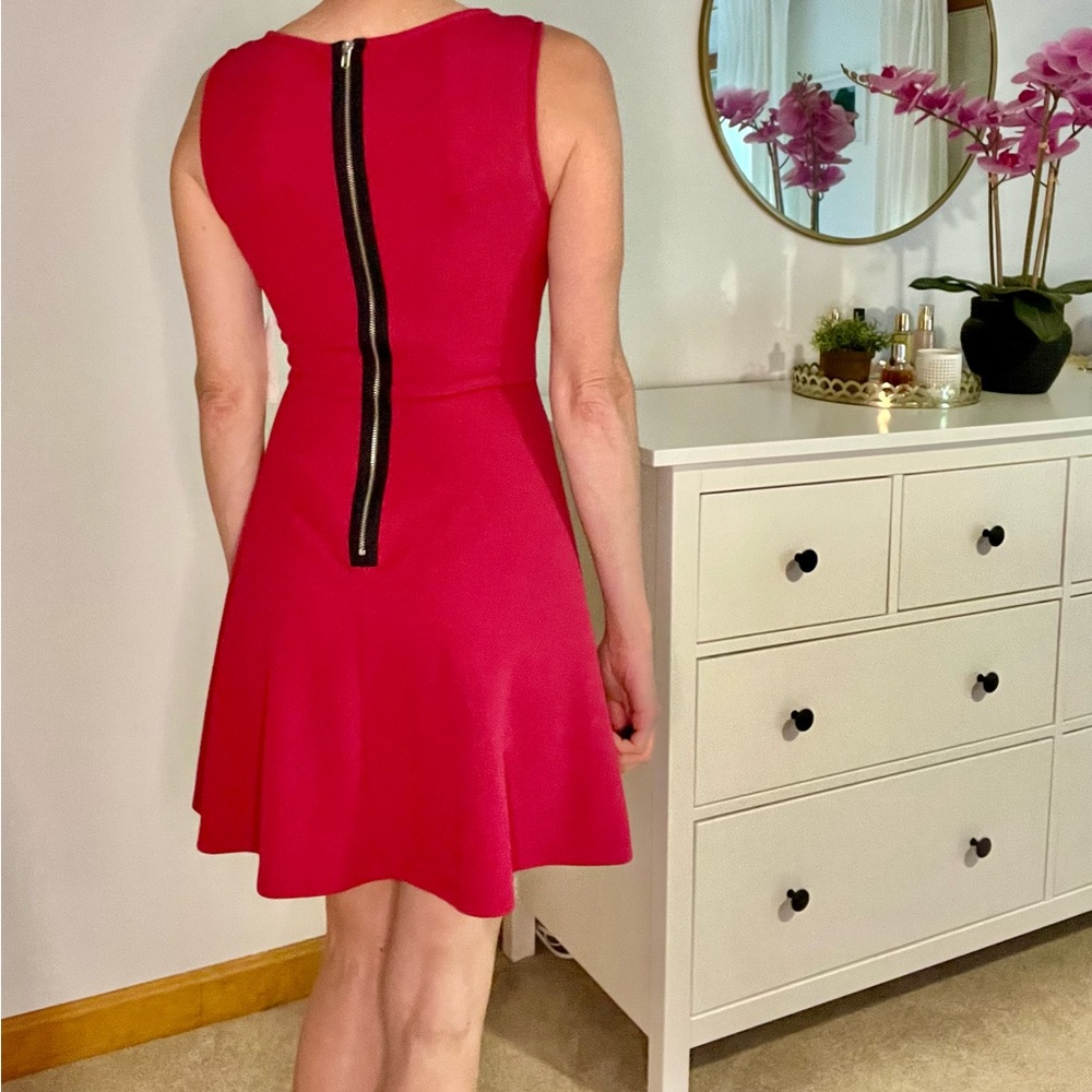 Hot pink v-neck dress with zip closure outlined in black. City Studio size small